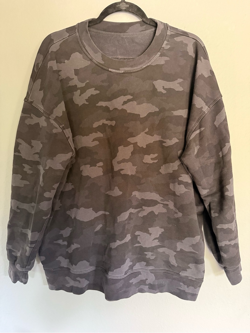 lululemon athletica perfectly oversized Gray Camo Crewneck Sweatshirt size 12🖤🩶